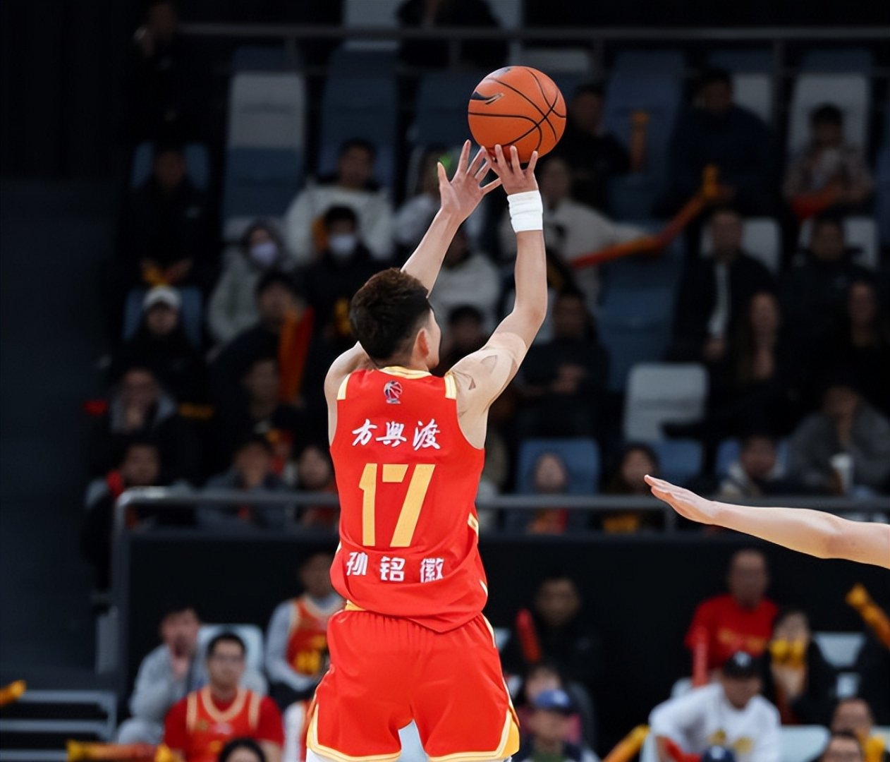 CBA常规赛倒计时，深圳男篮赛后临场应变，细节引发关注，媒体盛赞，控场能力受关注的简单介绍开云体育