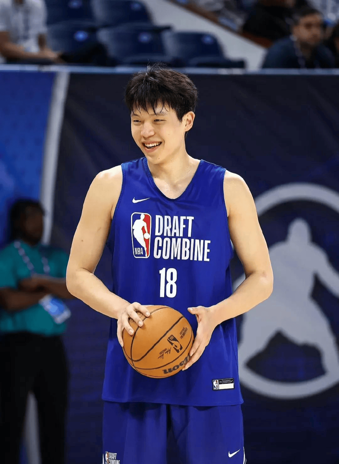 广厦男篮造点机会备战NBA季后赛今晚金州勇士调整名单以备社区盾，浙江队今夜再遭质疑直接炸裂的简单介绍